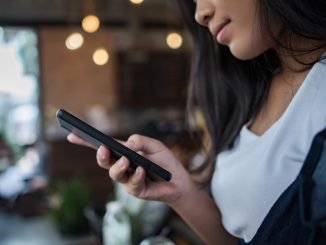 Adolescenti-in-vacanza-rapiti-dai-social-copertina