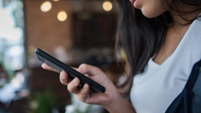 Adolescenti-in-vacanza-rapiti-dai-social-copertina