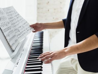 Persona-che-suona-il-piano-copertina