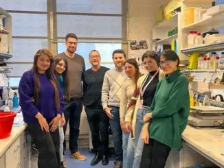 Usiello-Group--da-sx-Amber-Hassam,-Raffaella-Di-Vito,-Tommaso-Nuzzo,-Alessandro-Usiello,-Francesco-Errico,-Anna-Di-Maio,-Elena-Maria-Truppa,-Isar-Yahyavi-cop