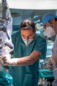Paolo di Russo in sala operatoria-in